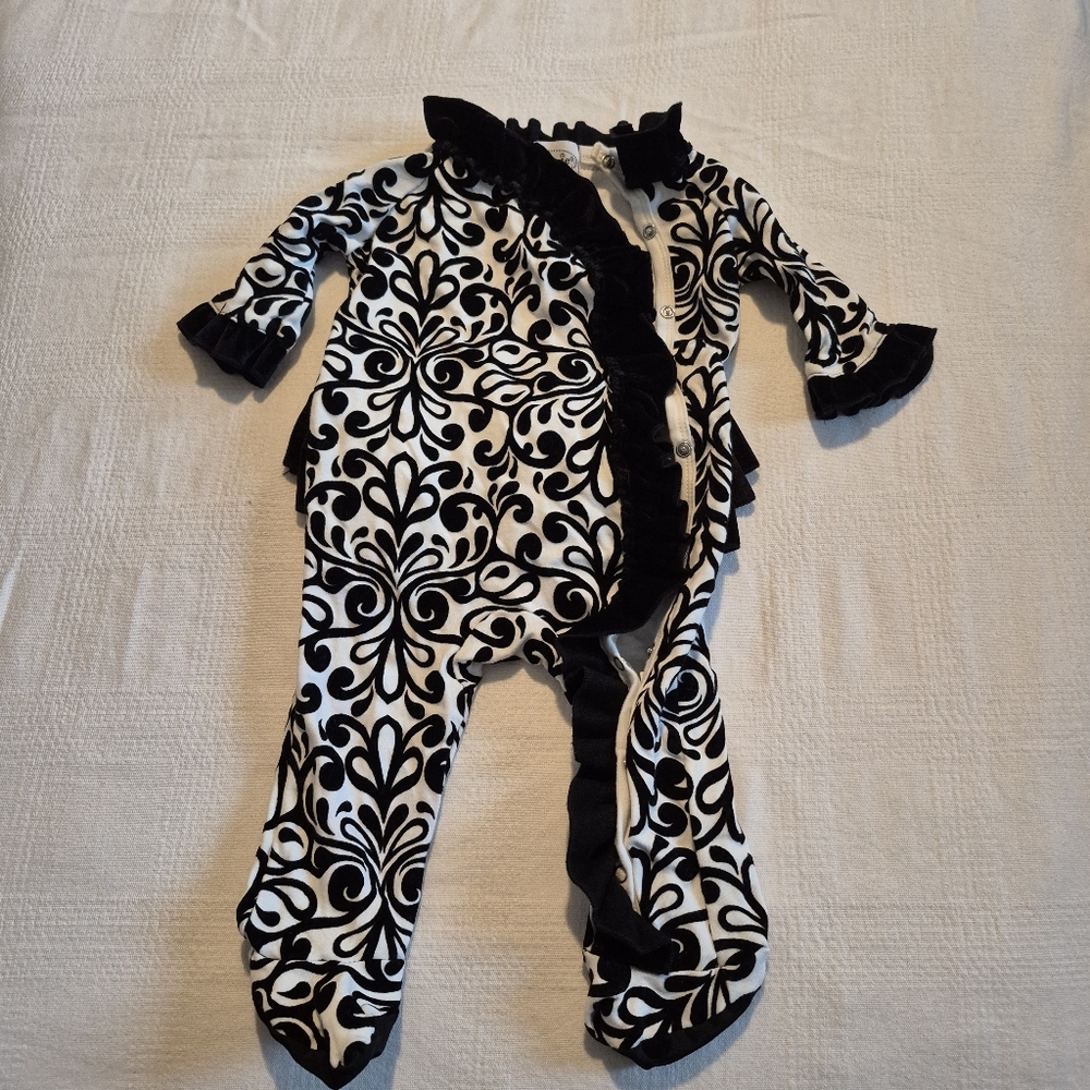 Mud Pie Baby ruffles Sleeper Outfit Elegant Black And White 0-6 Months